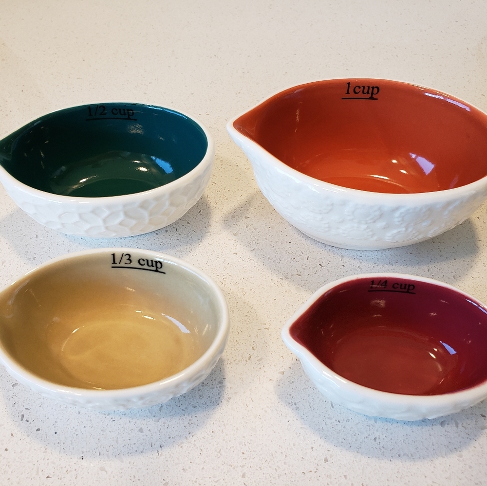 Threshold stoneware measuring cups